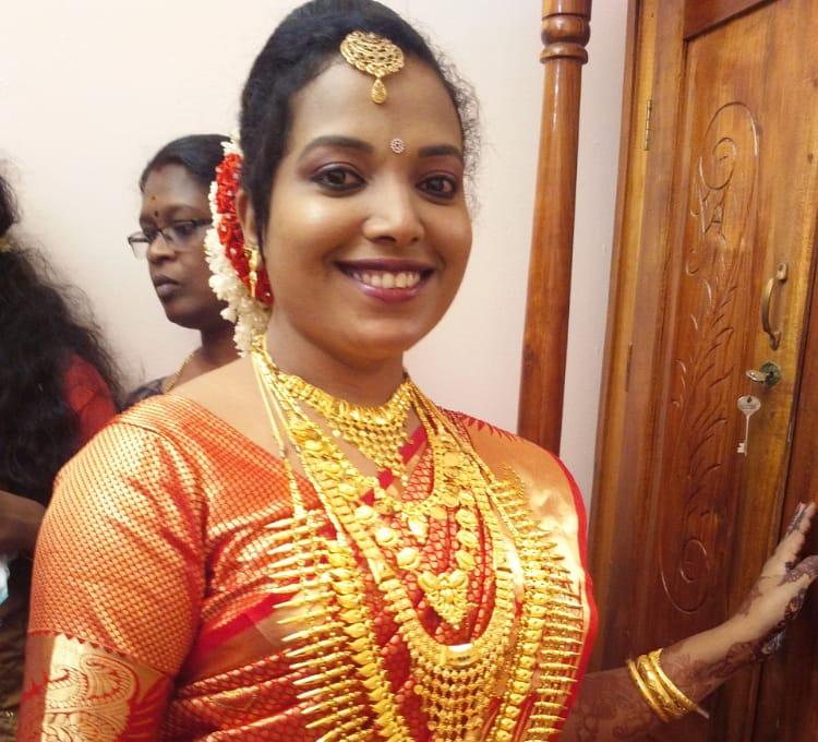 ADHRI BEAUTY PARLOUR NARIKKUNI